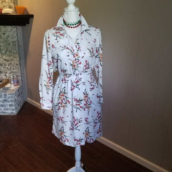 Classic long sleeved floral print dress - Picture 2 of 5